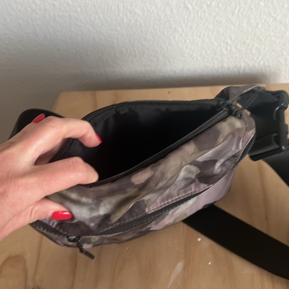 Lululemon Belt bag. Camo print, EUC - Picture 4 of 7
